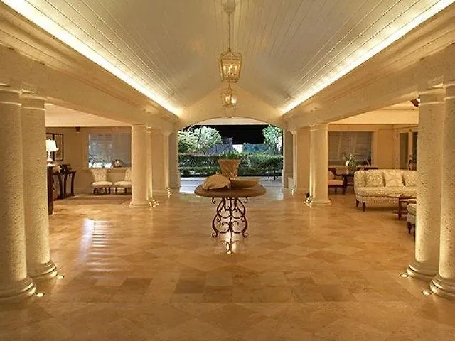 **** Semesteranläggning (resort) The Sands At Grace Bay Turks- och Caicosöarna